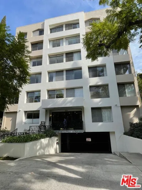 412 Palm Drive #302