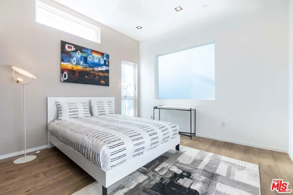 11658 Morrison Street Valley Village, CA 91601