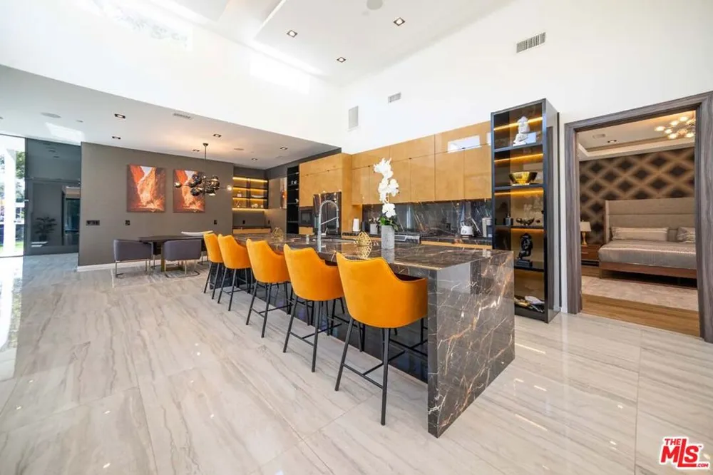 11658 Morrison Street Valley Village, CA 91601