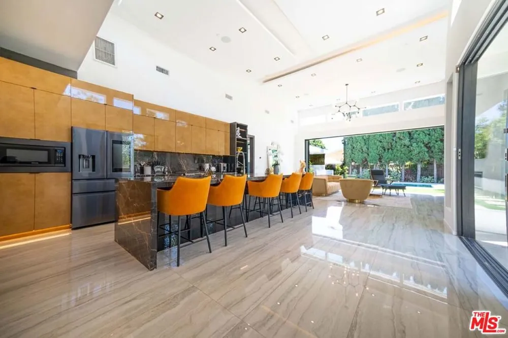 11658 Morrison Street Valley Village, CA 91601