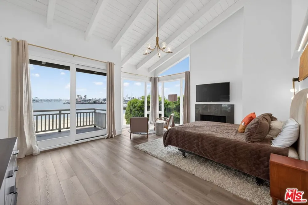 6819 E Ocean Boulevard Long Beach, CA 90803