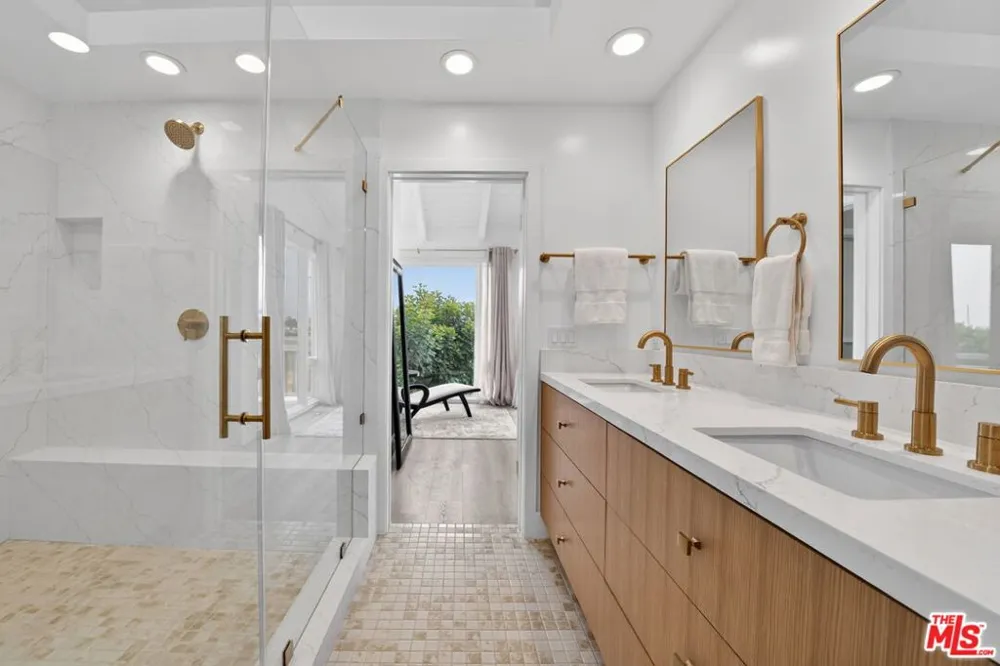 6819 E Ocean Boulevard Long Beach, CA 90803