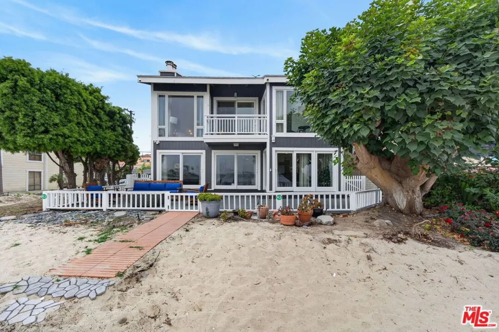 6819 E Ocean Boulevard Long Beach, CA 90803