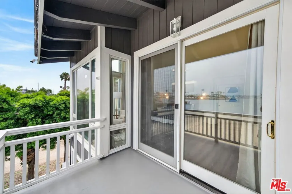 6819 E Ocean Boulevard Long Beach, CA 90803