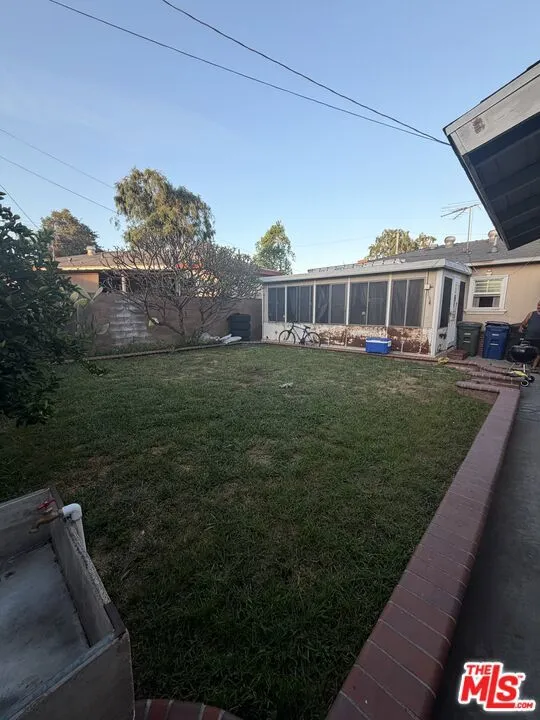 6837 Mayflower Avenue Bell, CA 90201