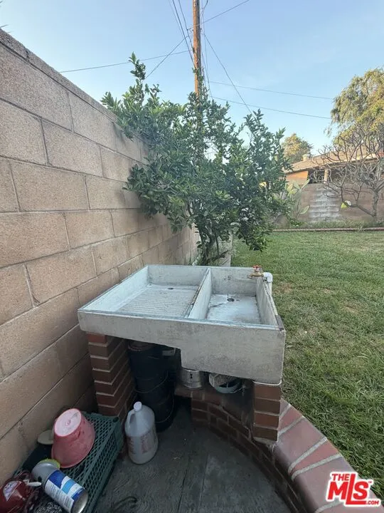 6837 Mayflower Avenue Bell, CA 90201