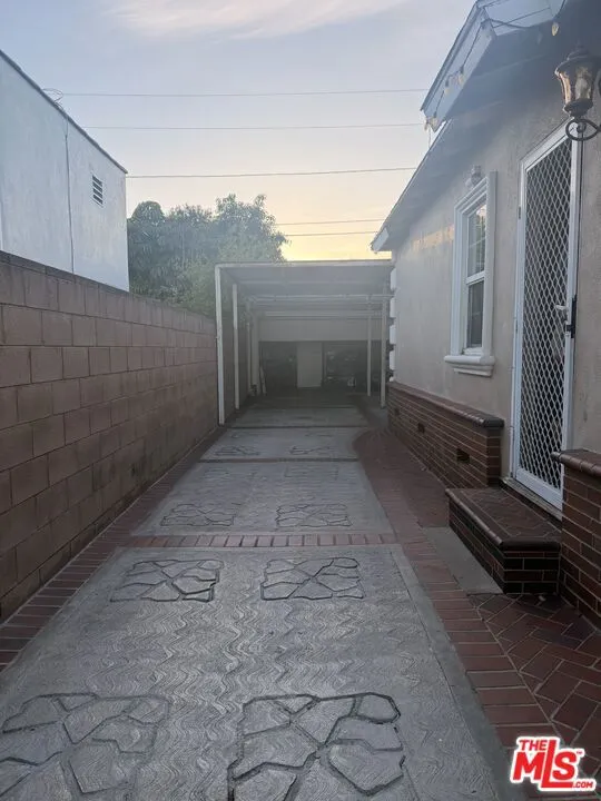 6837 Mayflower Avenue Bell, CA 90201