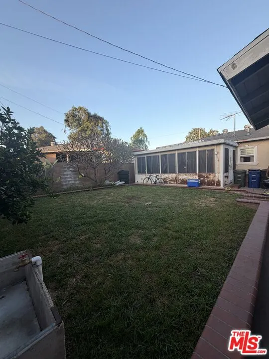 6837 Mayflower Avenue Bell, CA 90201