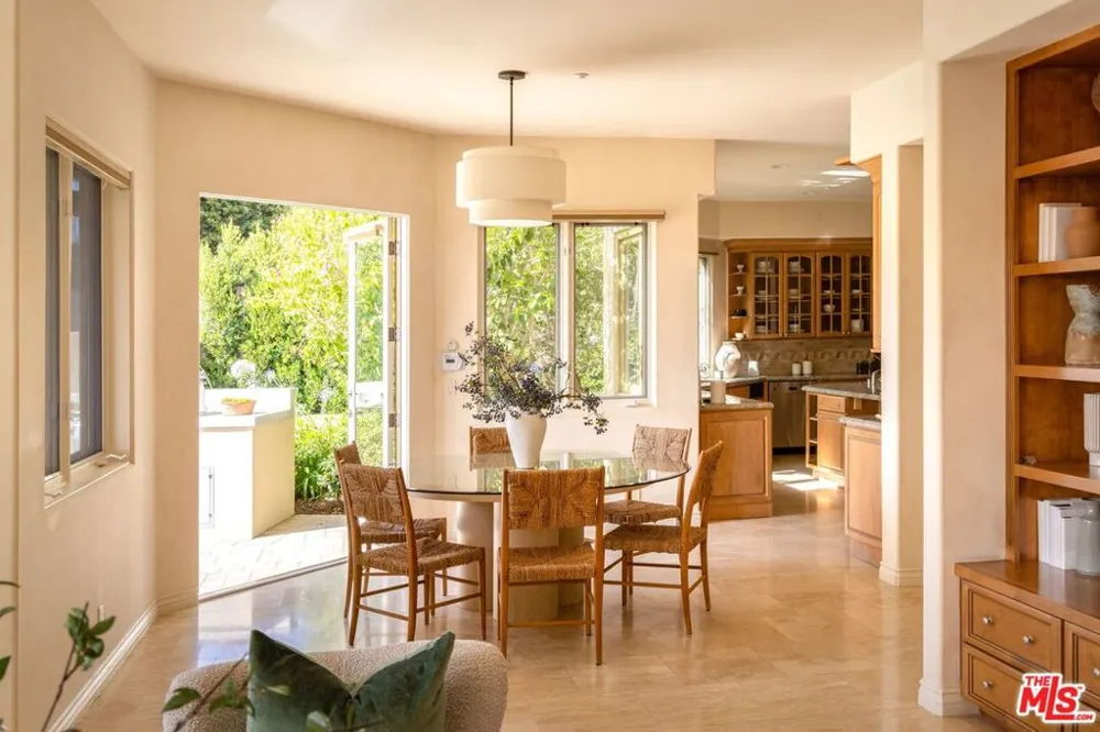 13731 Romany Drive Pacific Palisades, CA 90272