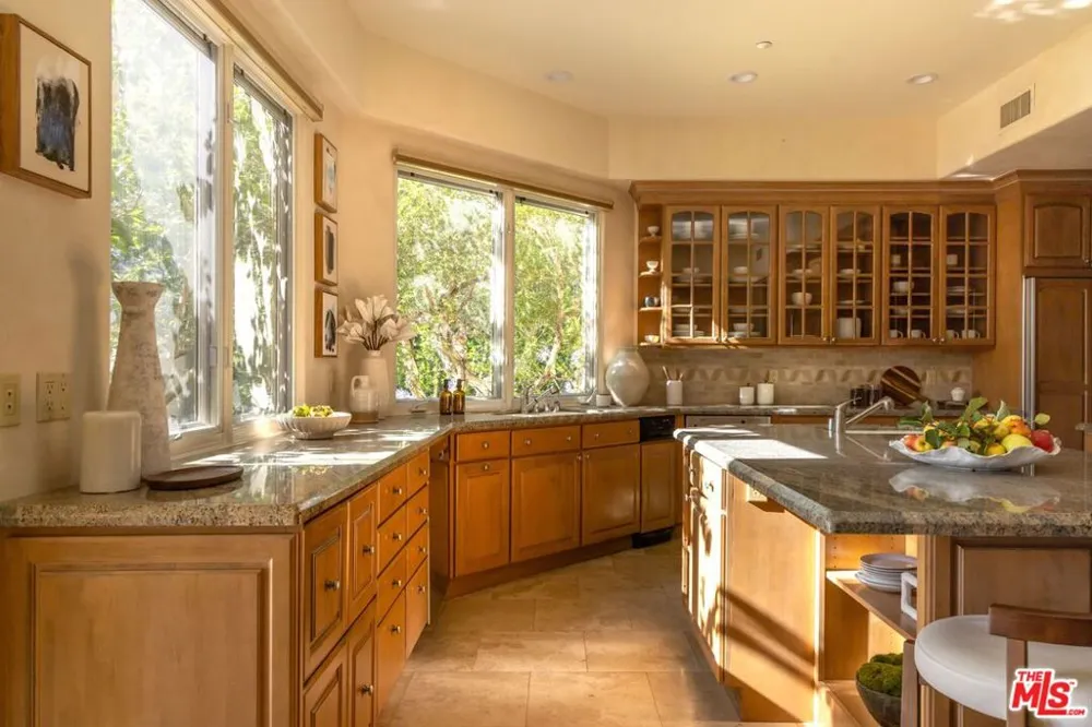 13731 Romany Drive Pacific Palisades, CA 90272