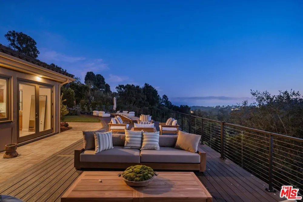 13731 Romany Drive Pacific Palisades, CA 90272