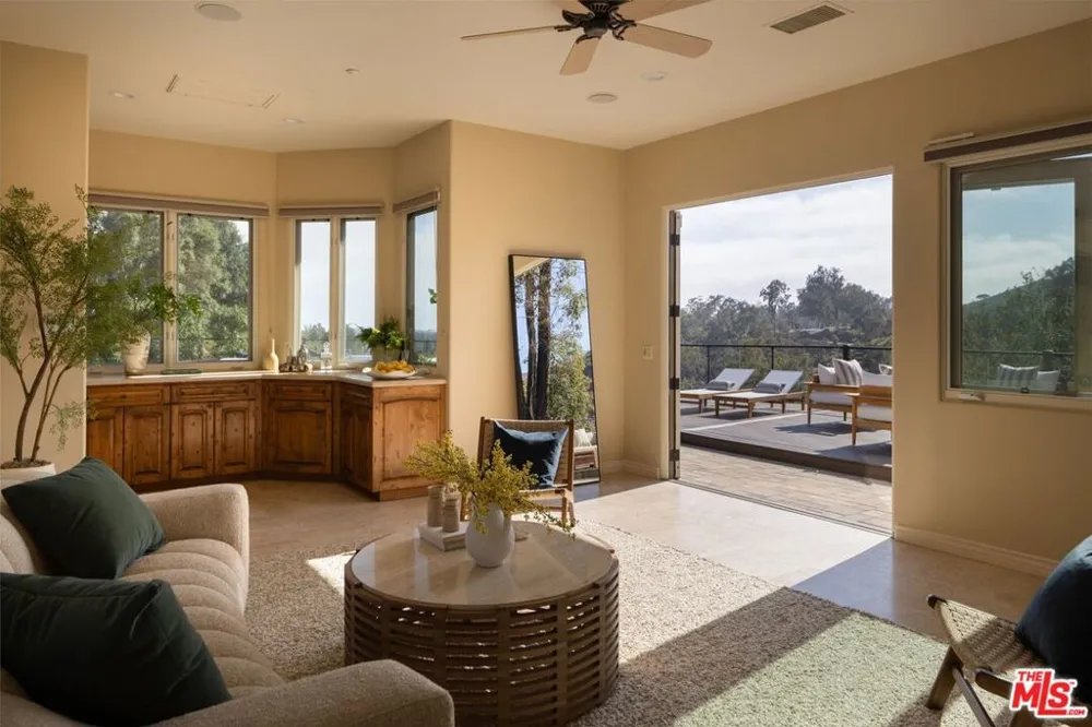 13731 Romany Drive Pacific Palisades, CA 90272