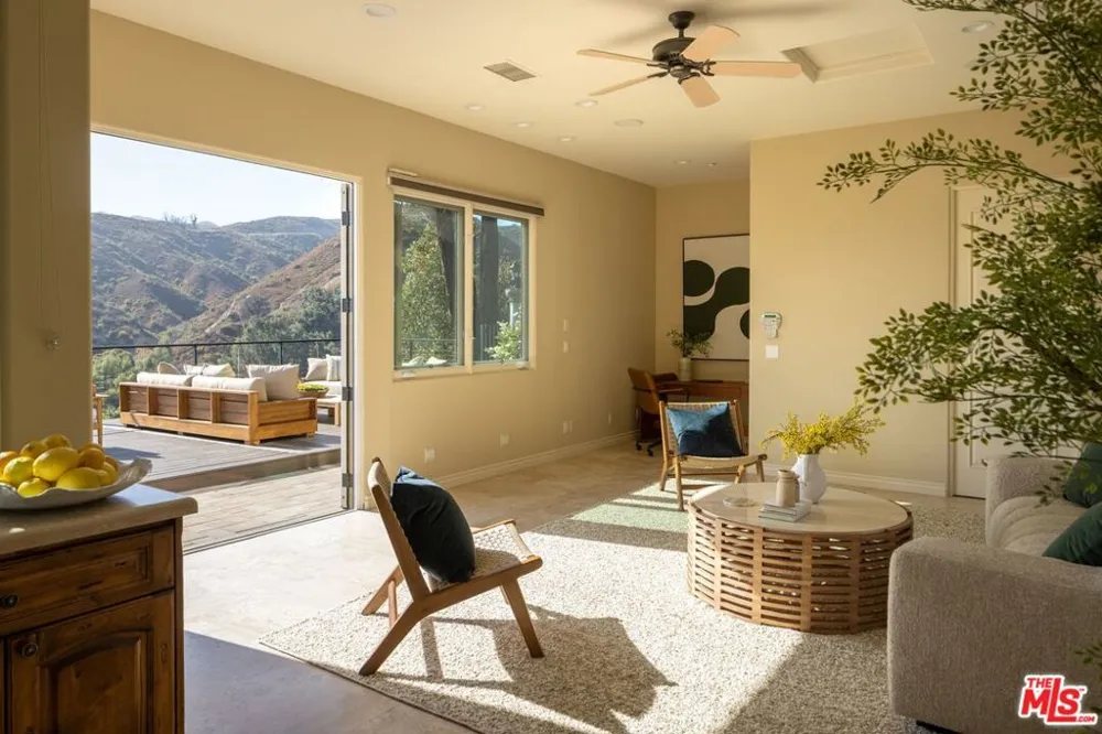 13731 Romany Drive Pacific Palisades, CA 90272