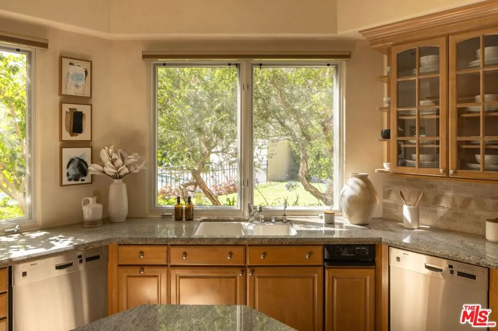 13731 Romany Drive Pacific Palisades, CA 90272