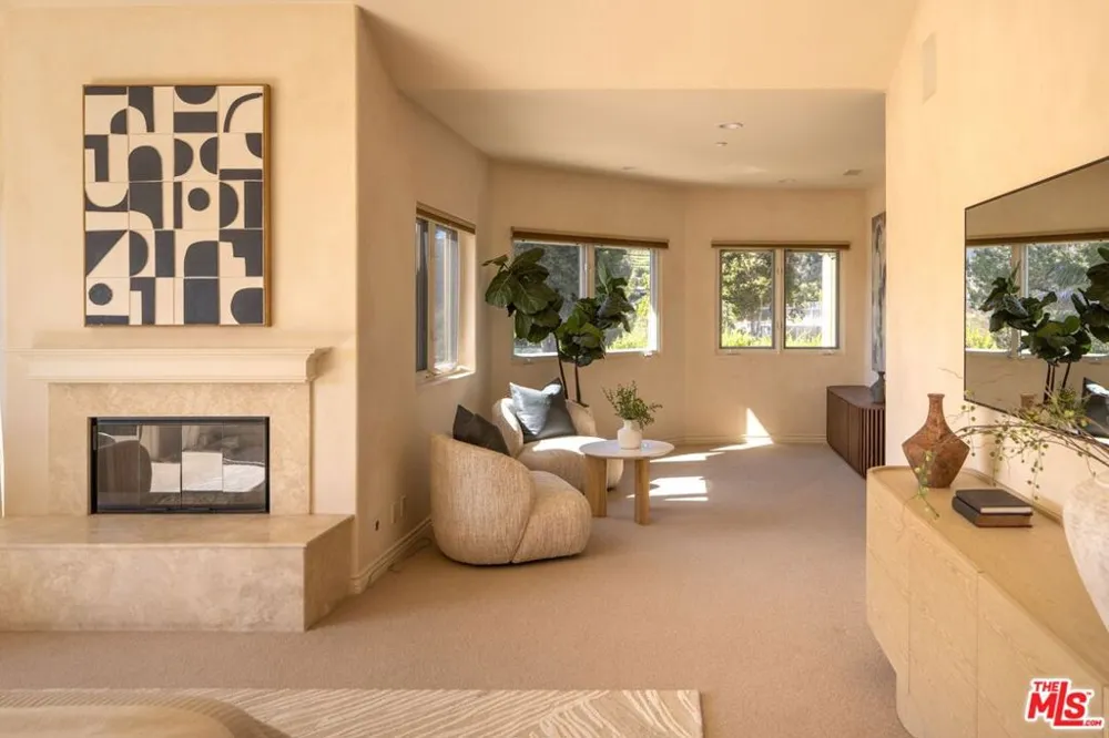 13731 Romany Drive Pacific Palisades, CA 90272