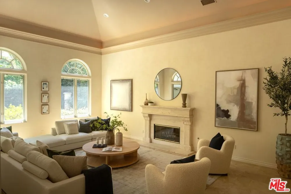 13731 Romany Drive Pacific Palisades, CA 90272