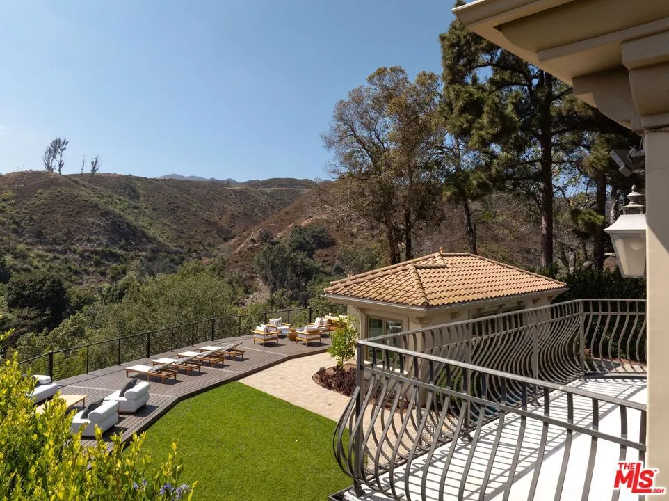 13731 Romany Drive Pacific Palisades, CA 90272