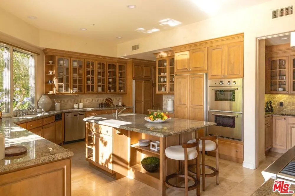 13731 Romany Drive Pacific Palisades, CA 90272