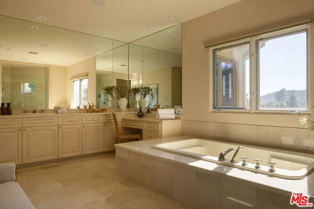 13731 Romany Drive Pacific Palisades, CA 90272