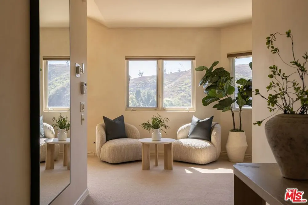 13731 Romany Drive Pacific Palisades, CA 90272