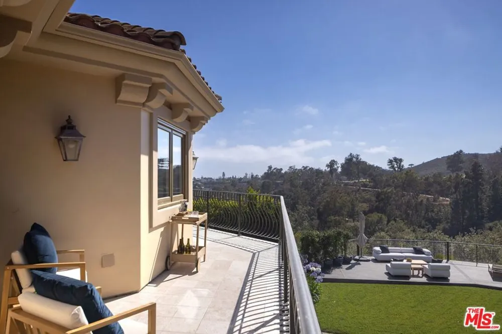 13731 Romany Drive Pacific Palisades, CA 90272