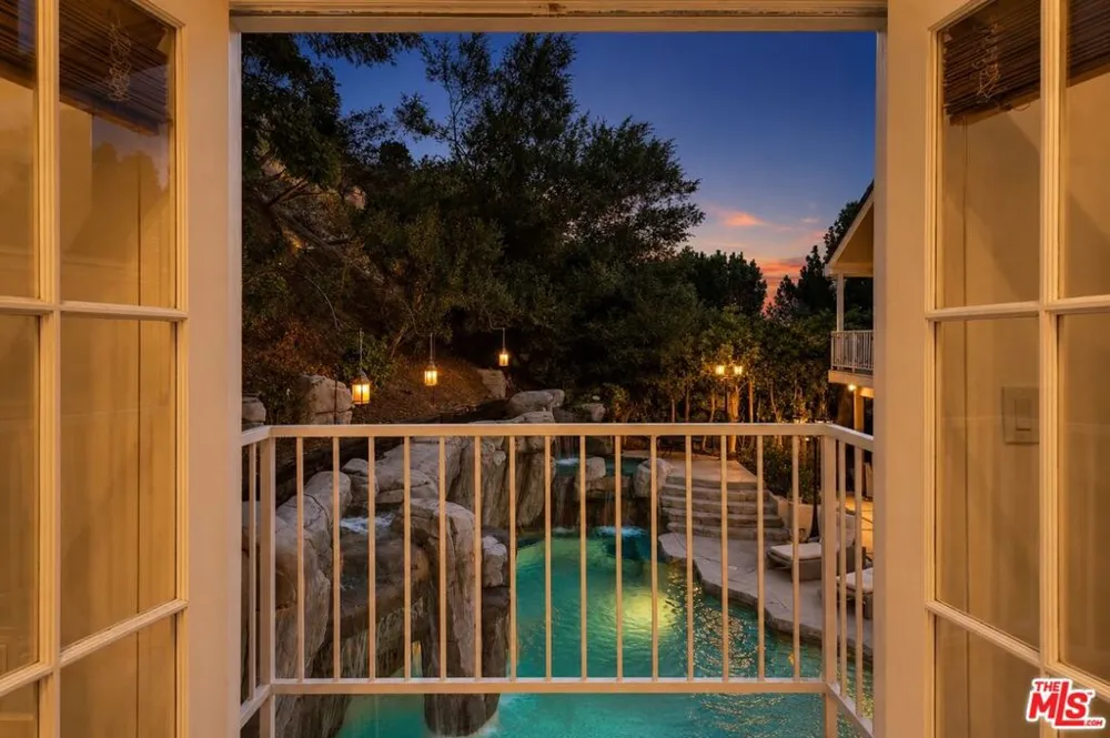 1174 Coldwater Canyon Drive Beverly Hills, CA 90210