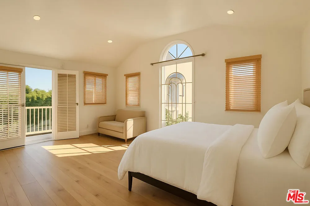 1174 Coldwater Canyon Drive Beverly Hills, CA 90210