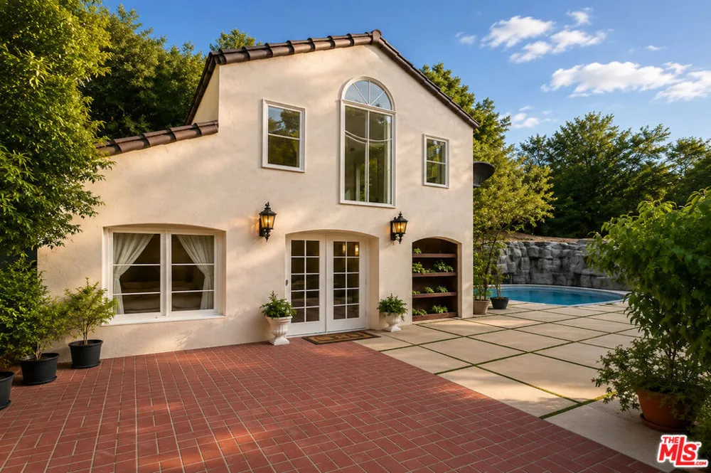 1174 Coldwater Canyon Drive Beverly Hills, CA 90210