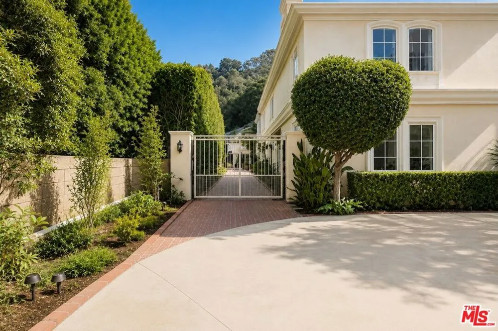 1174 Coldwater Canyon Drive Beverly Hills, CA 90210