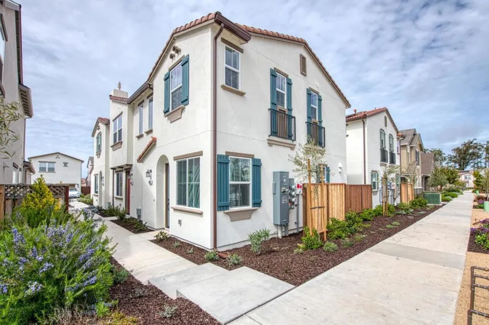3052 MacArthur Drive #D Marina, CA 93933
