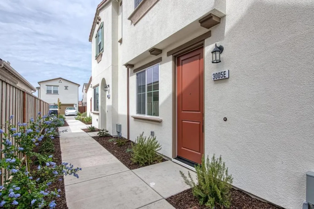 3052 MacArthur Drive #D Marina, CA 93933