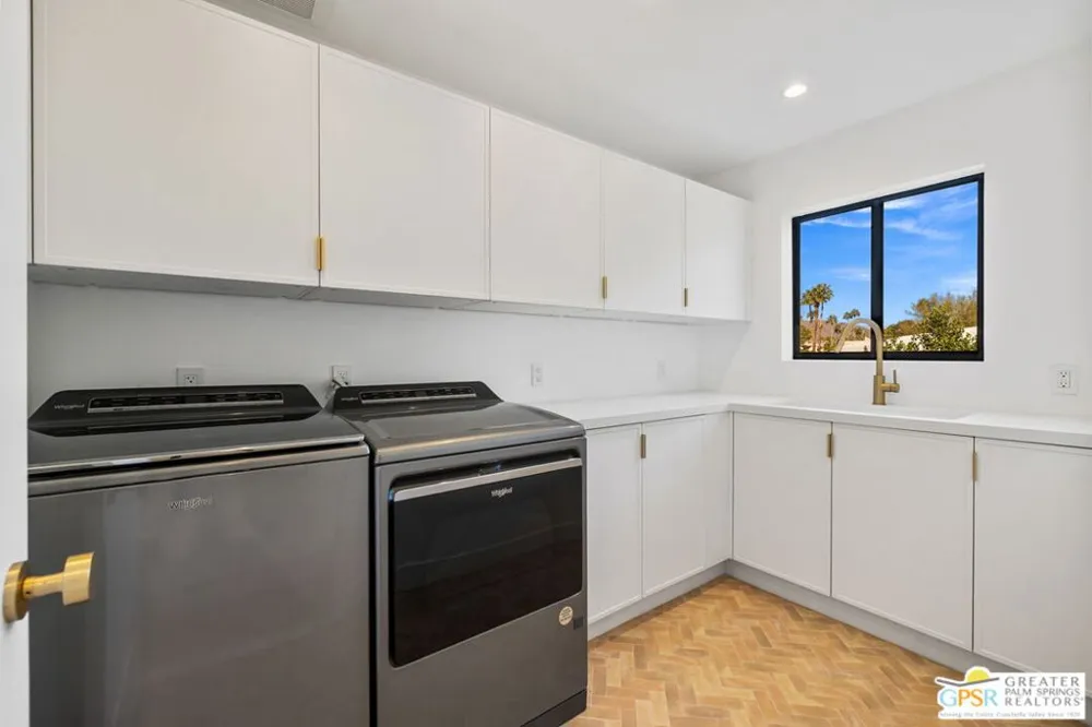 2300 S Calle Palo Fierro Palm Springs, CA 92264