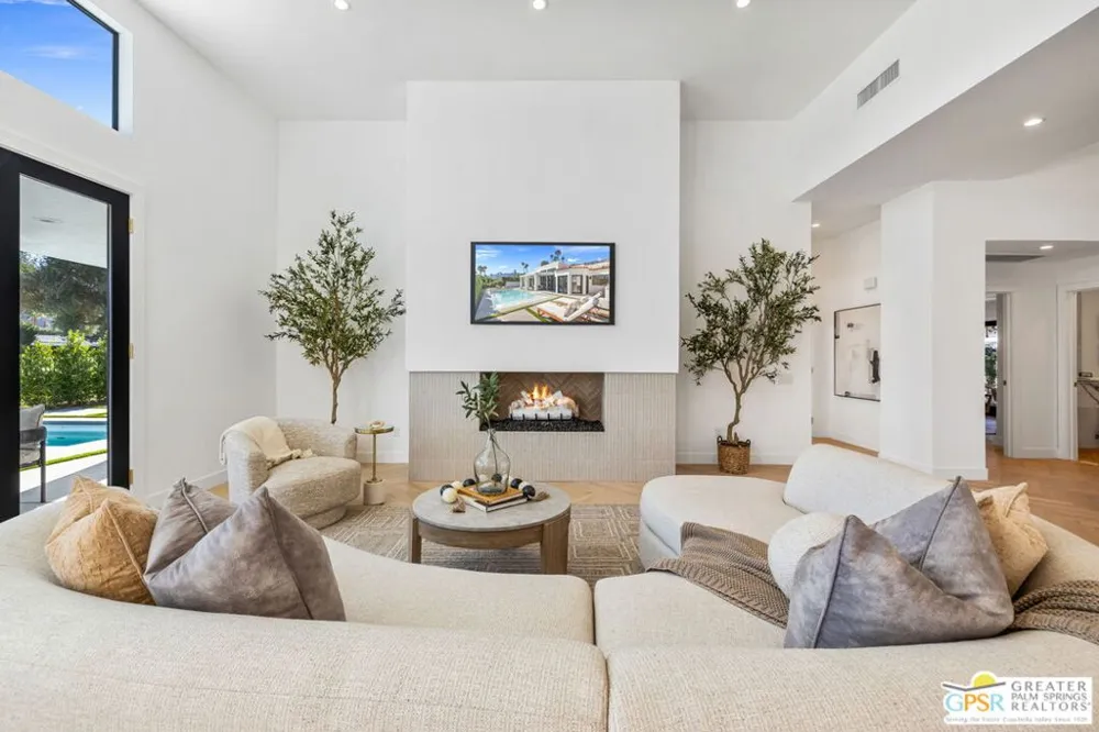 2300 S Calle Palo Fierro Palm Springs, CA 92264