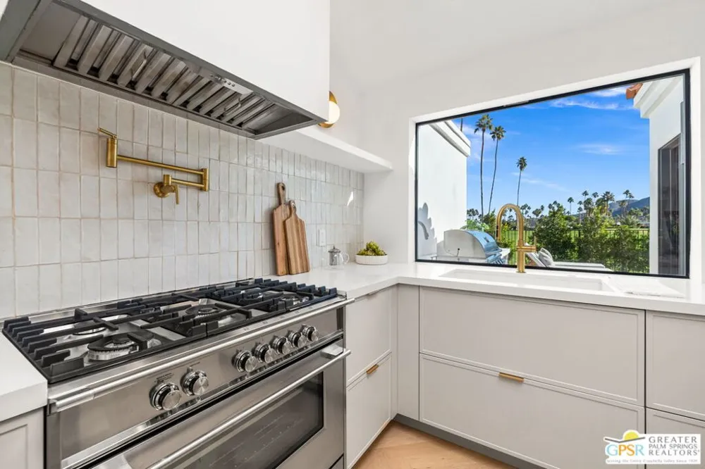 2300 S Calle Palo Fierro Palm Springs, CA 92264