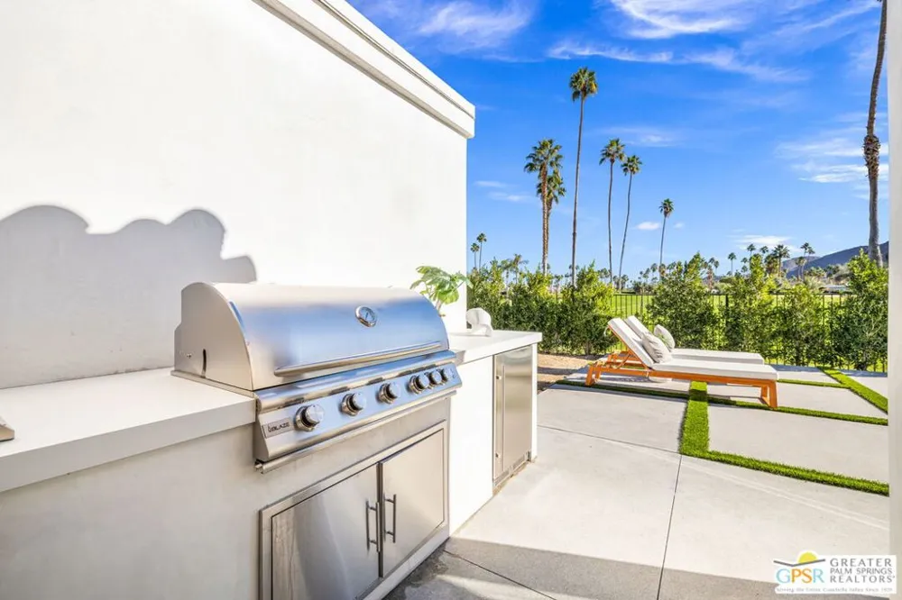 2300 S Calle Palo Fierro Palm Springs, CA 92264