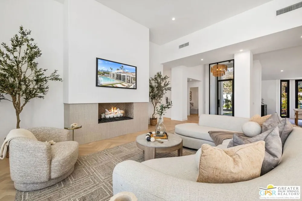 2300 S Calle Palo Fierro Palm Springs, CA 92264