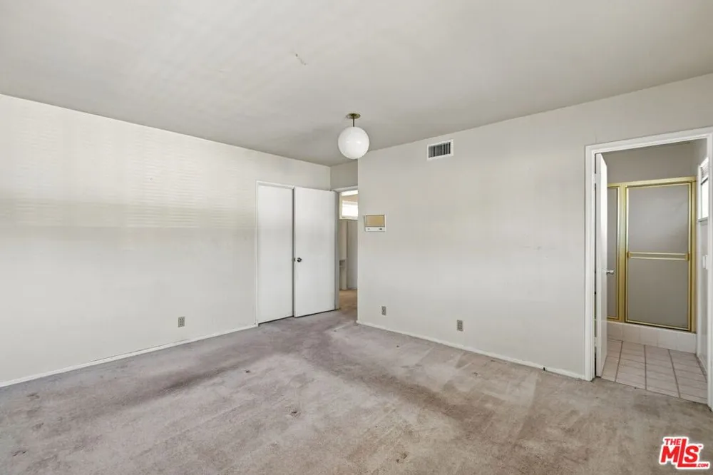 5452 W 57th Street Los Angeles, CA 90056