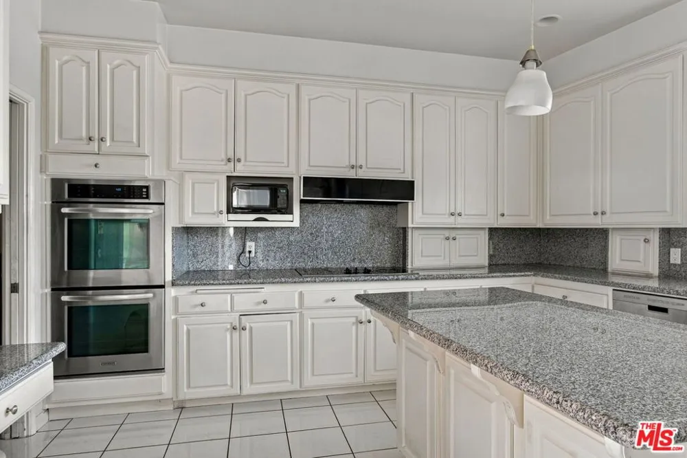 5452 W 57th Street Los Angeles, CA 90056