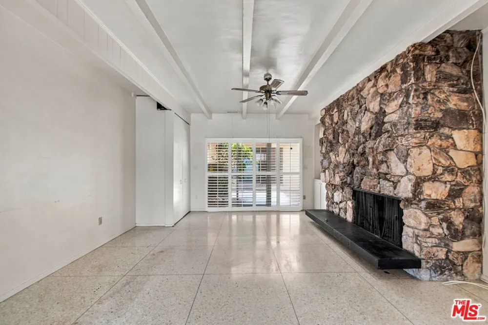 5452 W 57th Street Los Angeles, CA 90056