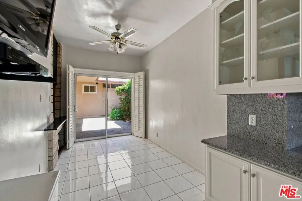 5452 W 57th Street Los Angeles, CA 90056