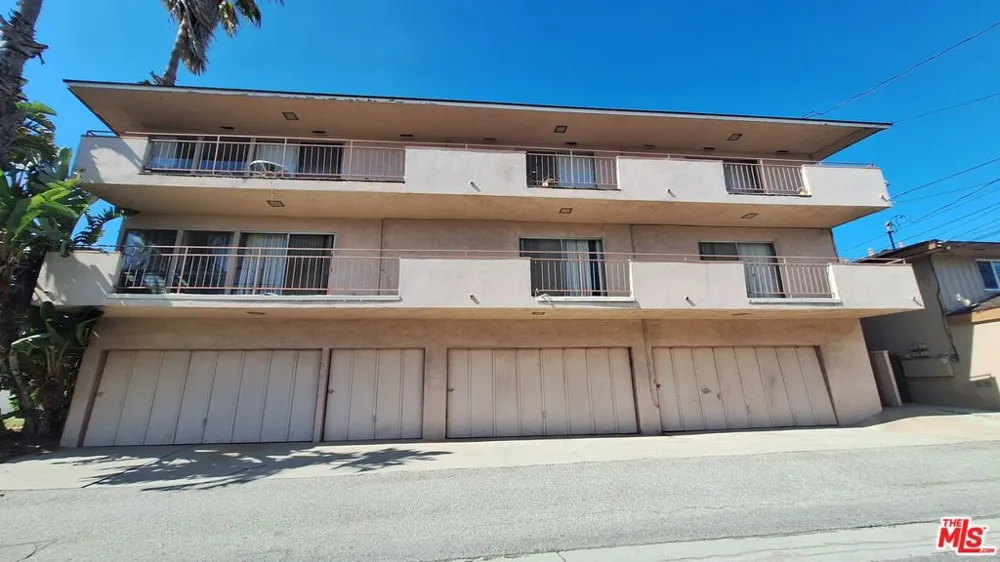 5452 W 57th Street Los Angeles, CA 90056