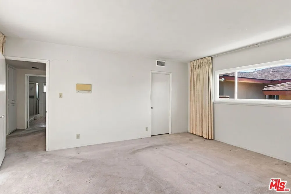 5452 W 57th Street Los Angeles, CA 90056