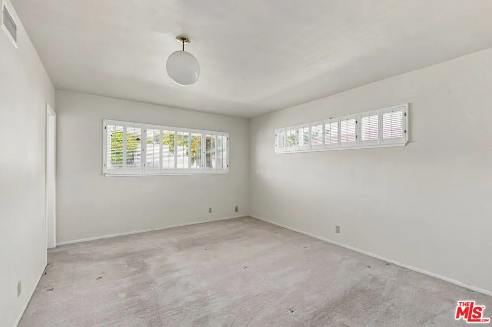 5452 W 57th Street Los Angeles, CA 90056