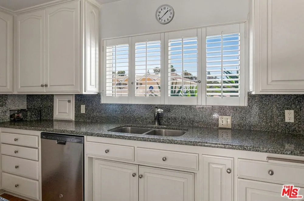 5452 W 57th Street Los Angeles, CA 90056