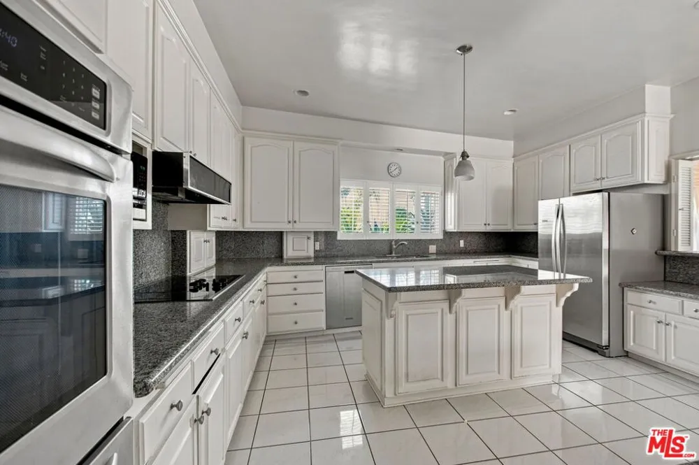 5452 W 57th Street Los Angeles, CA 90056