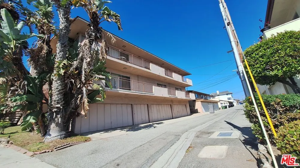 5452 W 57th Street Los Angeles, CA 90056