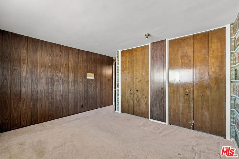 5452 W 57th Street Los Angeles, CA 90056