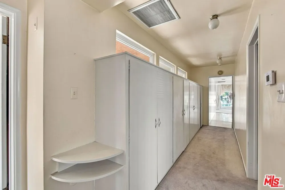 5452 W 57th Street Los Angeles, CA 90056