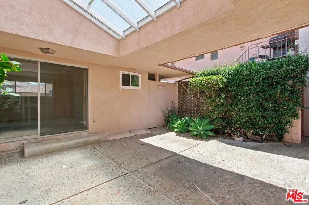 5452 W 57th Street Los Angeles, CA 90056