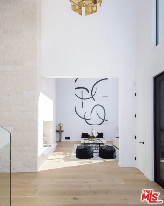1378 DOHENY DRIVE Los Angeles, CA 90069